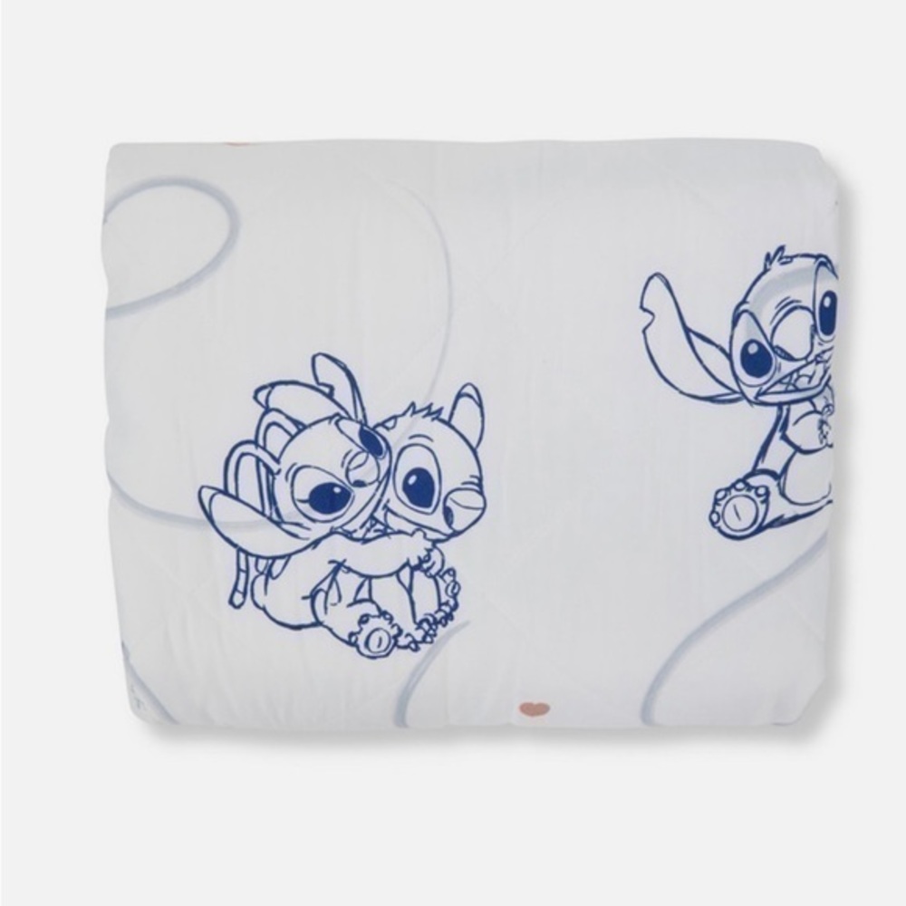 Disney : Stitch & Angel Love Printed White Quilt ✨ | NWT | Queen Size ✨💙
